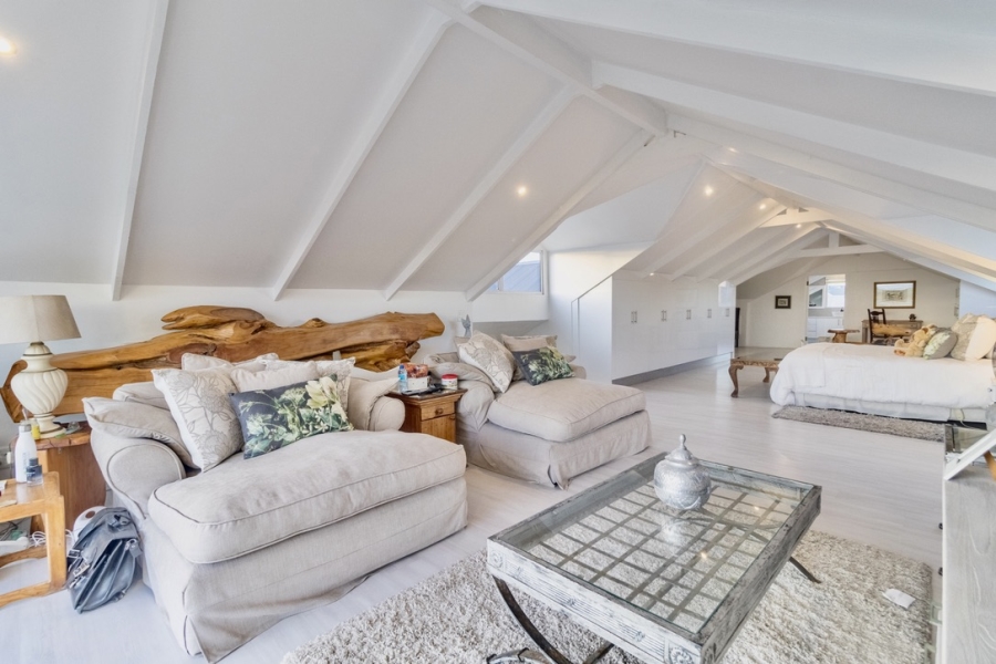4 Bedroom Property for Sale in Grotto Bay Western Cape